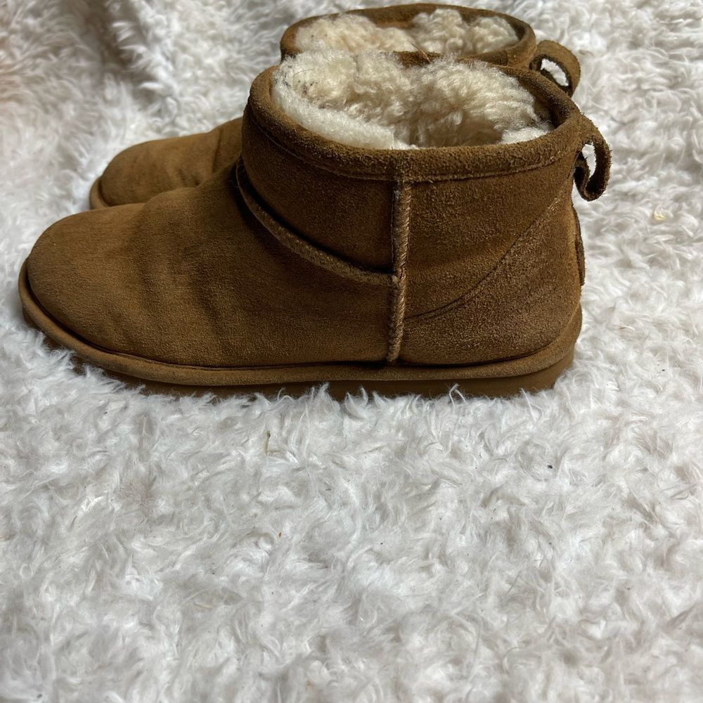 BearPaw Leather suede Tan short Boots with sheepskin and wool lining blend SZ8
